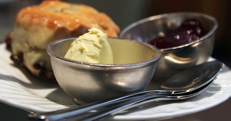 Clotted Cream: Der cremige britische Genuss im Porträt