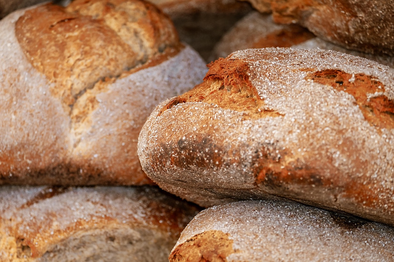 entdecken sie die vielfalt des brotes – von knusprigem baguette bis zu herzhaftem vollkornbrot. erfahren sie mehr über die verschiedenen brotsorten, ihre zutaten und wie sie perfekt zubereitet werden.