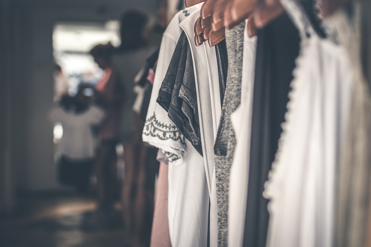 entdecken sie die neuesten modetrends für die saison, von angesagten styles bis hin zu must-have accessoires. bleiben sie stilbewusst und finden sie inspiration für ihr outfit!